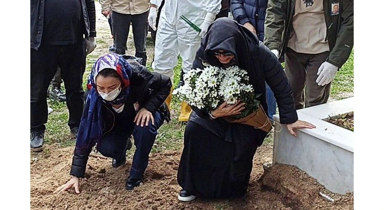 seray sever babasini son yolculuguna ugurladi (1)